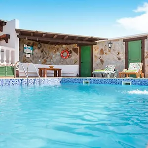 La Casona Tías